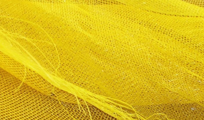 Tela de tul amarillo